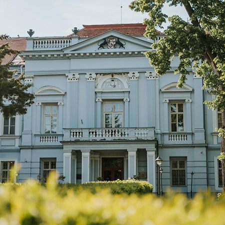 Hotel Kaštieľ Mojmírovce Exterior foto