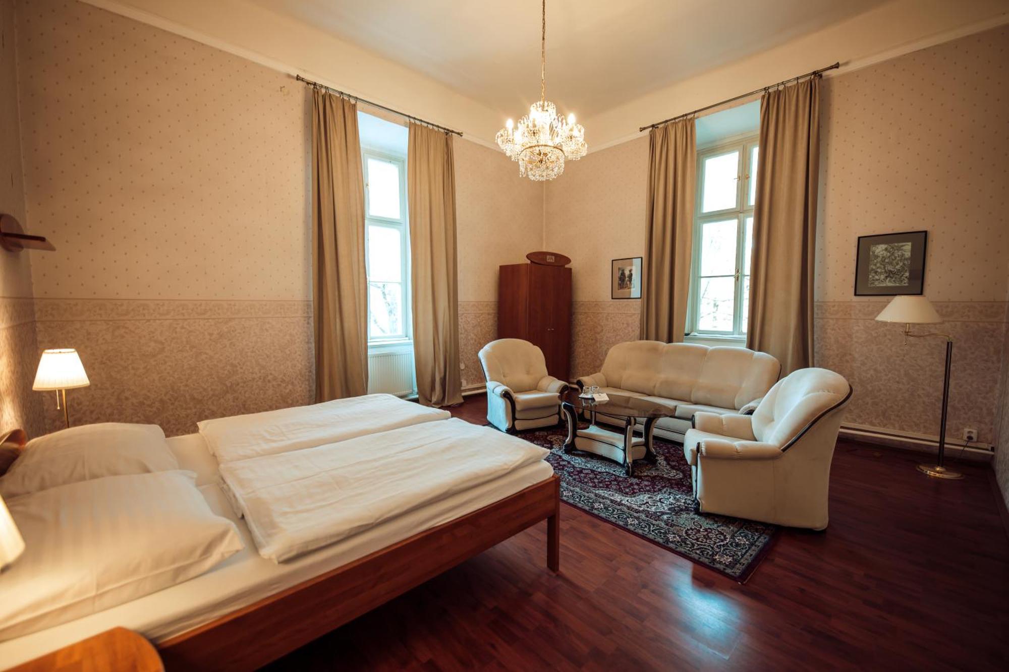 Hotel Kaštieľ Mojmírovce Exterior foto